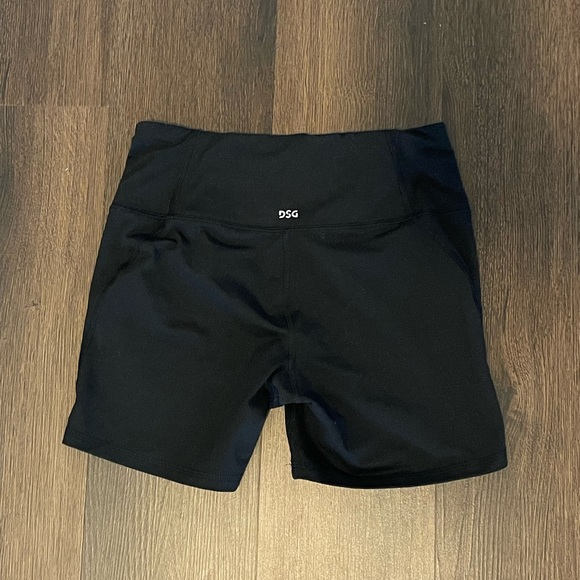 Dicks Sporting Goods Bike Shorts
Size Medium 
Gently Worn - Picture 2 of 2